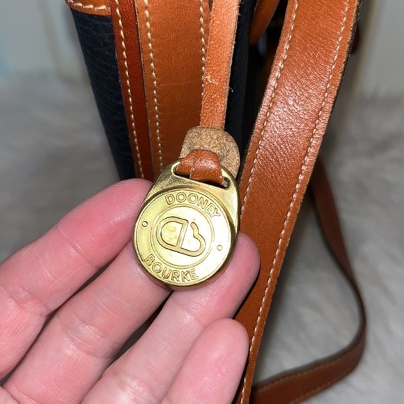 VINTAGE classic black pebbled leather Dooney Bourke Calvary spectator bag large - Picture 4 of 17